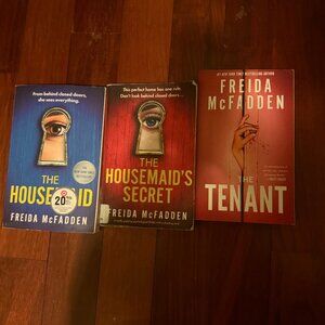 Freida McFadden book bundle